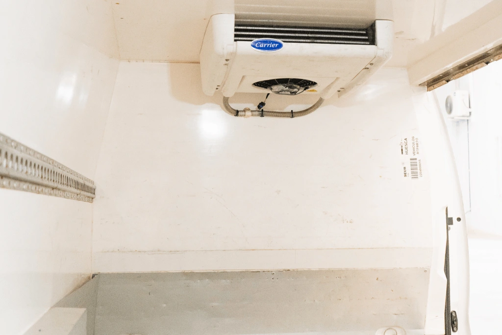 interior de una furgoneta frigorífica